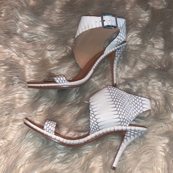 Vince Camuto Pikora Cream Snakeskin Peep Toe Stilettos Size 8 Heels Ankle Strap - Picture 4 of 16